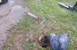 Vinjen zadel hidrant in smeti ter zbežal #foto