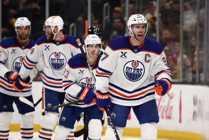 Connor McDavid je ob zmagi Edmontona zabeležil gol in podajo. | Foto: Reuters