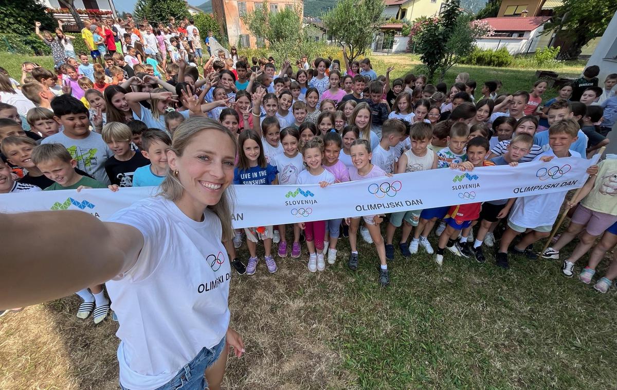 Športniki Obisk Šola OKS Ana Bucik | Ana Bucik, olimpijka, vrhunska alpska smučarka, je v Novi Gorici obiskala osnovno šolo Milojke Štrukelj.  | Foto OKS