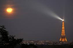 Pariz ponoči preletavajo skrivnostna brezpilotna letala 