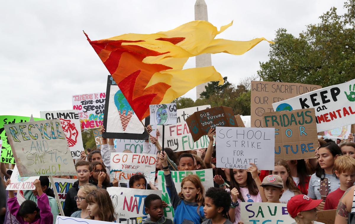 podnebni protesti greta thunberg | Prejšnji teden se je 16-letna Greta Thunberg udeležila podnebnega protesta pred Belo hišo v Washingtonu, ta teden pa je nastopila v ameriškem kongresu in od političnih voditeljev zahtevala odločno ukrepanje. | Foto Reuters