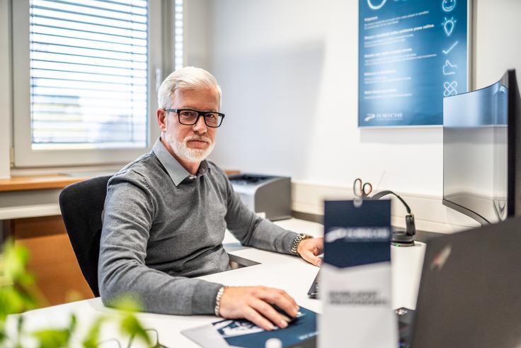 "Kupci se danes želijo izogniti visokim enkratnim stroškom, hkrati pa si želijo svobodo odločanja čez nekaj let," pravi Boštjan Vidovič, vodja prodaje pri Porsche Finance Group Slovenia. "In prav tu pride do izraza financiranje ID. Flex, saj omogoča, da izkoristite subvencijo, avto uporabljate po svojih željah, na koncu pa se preprosto odločite za nakup ali vračilo," še pojasnjuje Boštjan Vidovič. | Foto: 