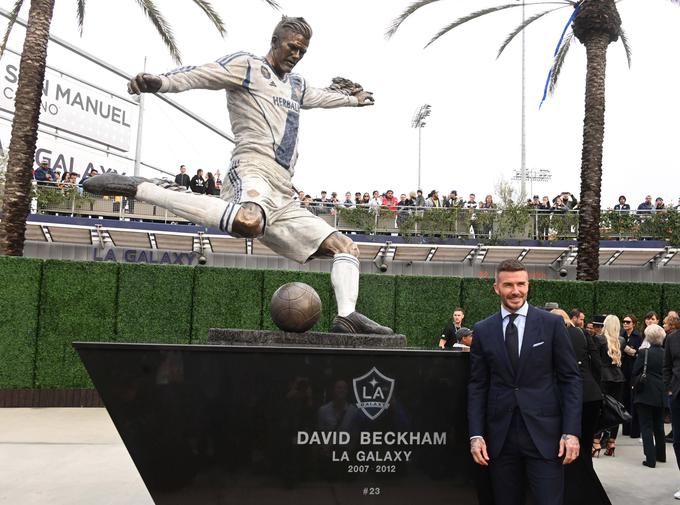 Pravi kip Davida Beckhama je videti precej bolje kot kip, ki ga je oblikovala ekipa Jamesa Cordna. | Foto: Reuters