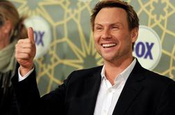 Christian Slater gre pred oltar