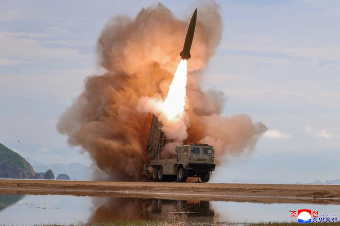 Severna Koreja, balistična raketa | Raketa je preletela več kot 700 kilometrov, Južna Koreja in ZDA pa analizirata njene tehnične lastnosti. | Foto Reuters
