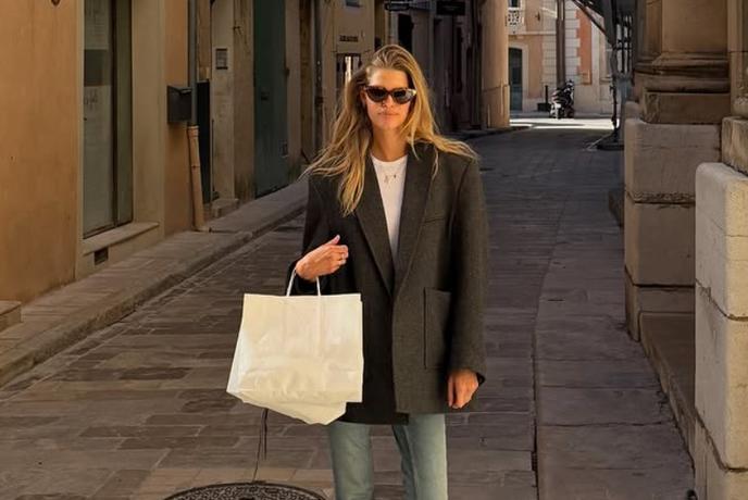 Nemška lepotica navdušila z brezčasnim videzom, ki ga boste želeli posnemati