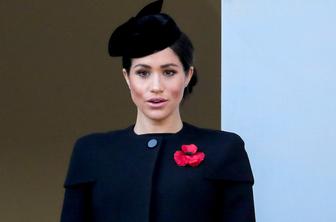 Zakaj Meghan Markle na slovesnosti ni stala ob kraljici?