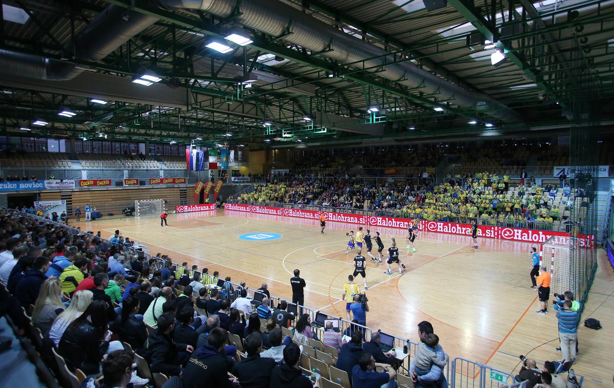 Koper, arena Bonifika | V preteklih mesecih so že morali odpovedati nekaj treningov, v sredo pa se jim je prvič zgodilo, da je odpadla prvenstvena tekma prve rokometne lige.  | Foto Aleš Fevžer