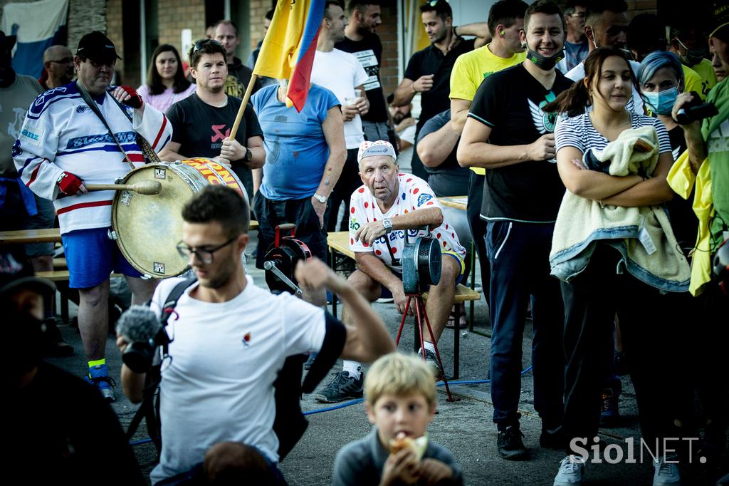 Navijaci Pogacarja v Komendi