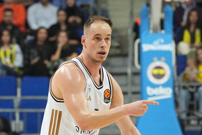 Prepelič do tesne zmage nad francoskim prvakom, Crveni zvezdi derbi