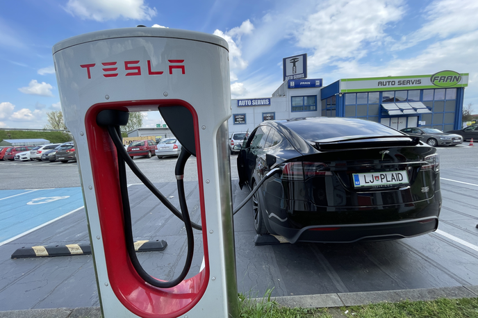 Tesla polnilnica | Lastna mreža polnilnic ostaja eden največjih konkurenčnih adutov Tesle. | Foto Gregor Pavšič