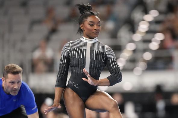 Simone Biles stopnjuje formo pred OI