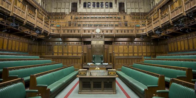 Prehod je uporabljalo več generacij britanskih predsednikov vlad in drugih političnih veljakov, in sicer kot glavni vhod v znamenito dvorano britanskega parlamenta. | Foto: Reuters
