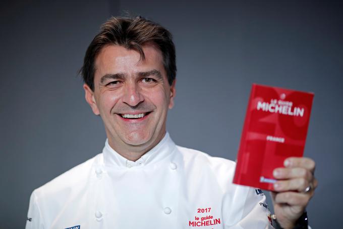 Francoski kuharski mojster Yannick Alléno se lahko zdaj pohvali že z dvema restavracijama s po tremi Michelinovimi zvezdicami. | Foto: Reuters