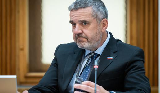 Na ministrstvu za zunanje zadeve zapleti pri primopredaji poslov