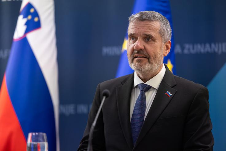 "Ta barbarski napad je popolnoma nesprejemljiv," je o napadu na kijevsko katedralo dejal slovenski zunanji minister Tone Kajzer. | Foto: STA