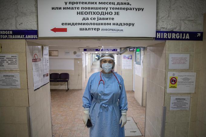 V Srbiji, kjer so po uradnih podatkih opravili že več kot milijon testov na okužbo z novim koronavirusom, so v zadnjih 24 urah po približno 8.200 testih potrdili 84 novih okužb. Umrl je še en bolnik z boleznijo covid-19. | Foto: Reuters