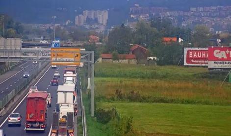 Tehnične težave v Luki Koper, promet ustavljen. Na cestah zastoji.