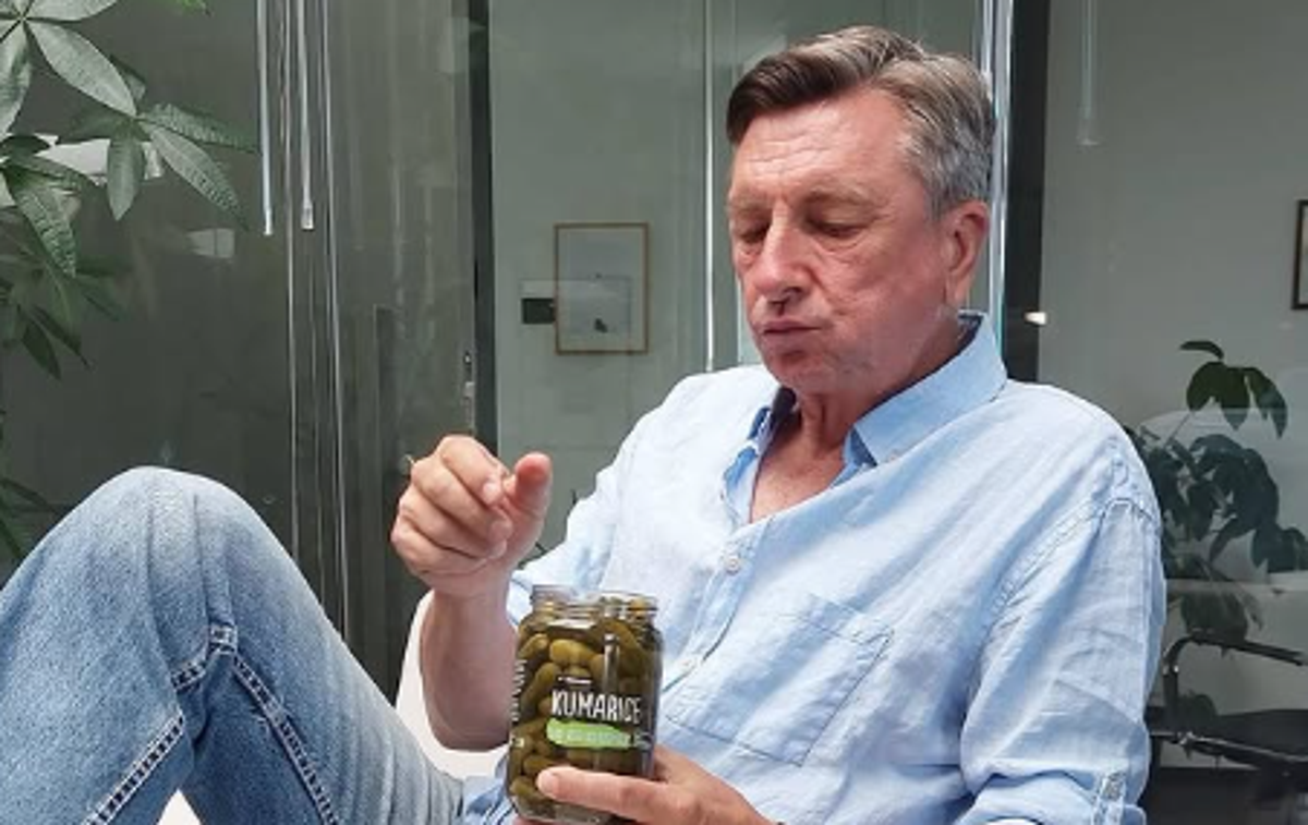 Borut Pahor, kumarice | Pahor si je privoščil kisle kumarice.  | Foto Instagram