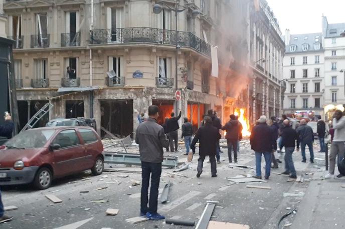 eksplozija, Pariz, 12. 1. 2019 | V središču Pariza je danes dopoldne odjeknila silovita eksplozija v neki pekarni. Po eksploziji je izbruhnil požar.  | Foto Reuters