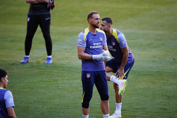 Argentinski strateg Diego Simeone vodi Atletico že dobro poldrugo desetletje. Pokalni naslov je nazadnje osvojil daljnega leta 2013. Leto pozneje se je Atleticu pridružil Jan Oblak, ki pa še naprej ostaja brez pokalne lovorike. | Foto: Guliverimage