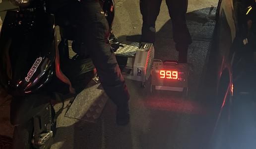 Z mopedom skoraj sto kilometrov na uro. Policija: Posledice so lahko smrtno nevarne.