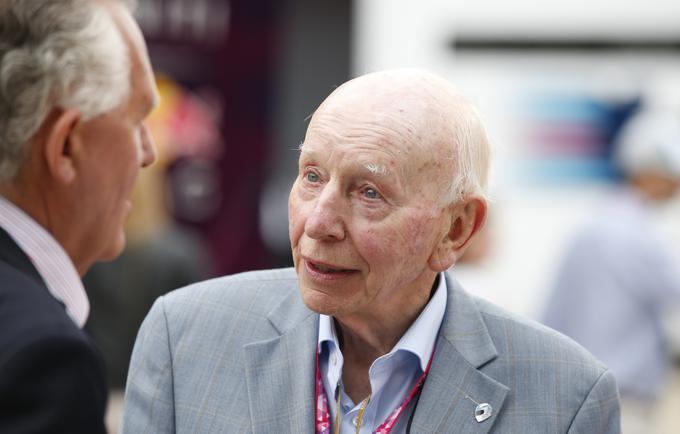 John Surtees je umrl v starosti 83 let. Leta 1964 je svojim štirim naslovom svetovnega prvaka v motociklizmu dodal naslov prvaka v formuli ena. Imel je le točko prednosti pred Grahamom Hillom. | Foto: Reuters