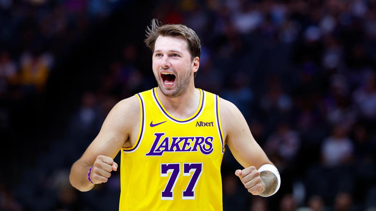 V živo: Dončić vroč, prenovljeni Lakersi na prvi tekmi kažejo mišice