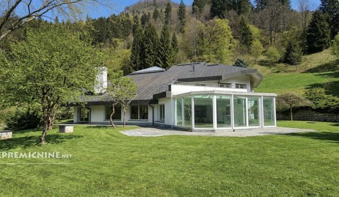 Vila Bojana Križaja že nekaj let išče novega lastnika: cena zanjo znaša skoraj milijon