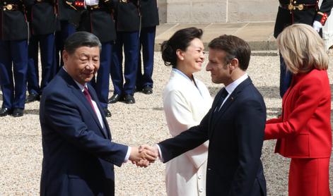 Macron Xija sprejel v gorski restavraciji, uživala sta v lokalnih dobrotah