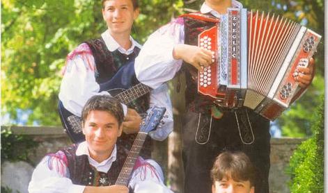 Prepoznate ta narodnozabavni ansambel? Tako so bili videti pred 25 leti.