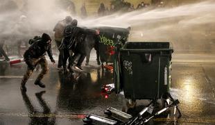Po množičnih protestih v Gruziji umaknili sporni zakon o tujih agentih #video #foto