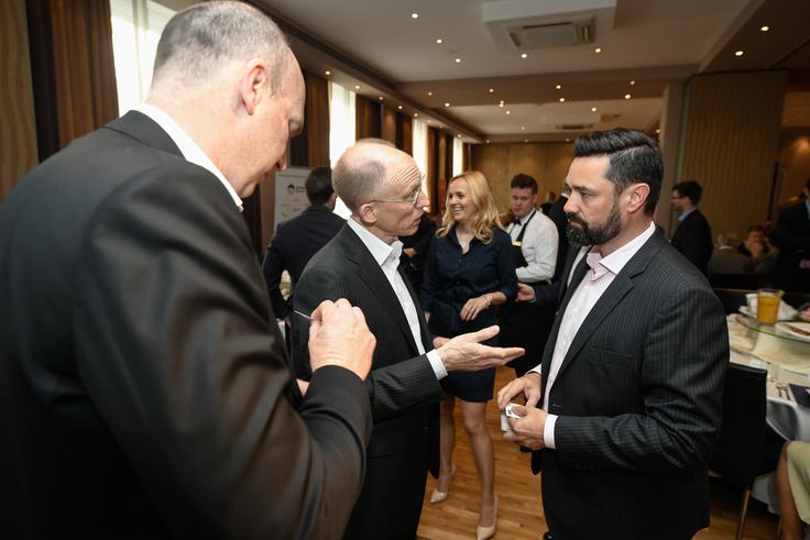 Ludo Bammens iz KKR se je aprila lani udeležil poslovnega zajtrka Ameriške gospodarske zbornice v Sloveniji (AmCham). | Foto: STA ,