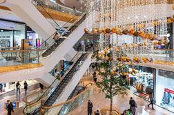 Predbožična nakupovalna mrzlica: po darila raje v gnečo kot na splet #video