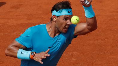Nadal po 1.099 dneh na OP Francije izgubil niz, dež dvoboj prestavil na četrtek