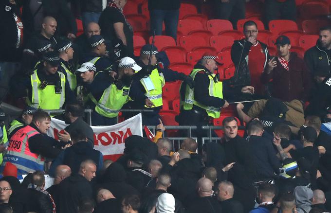 Na Wembleyju so policisti obračunali z madžarskimi navijači. | Foto: Guliverimage/Vladimir Fedorenko