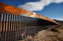 Mehiška cementarna se ponuja za gradnjo Trumpovega zidu