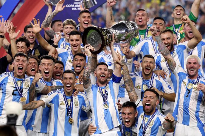 Argentina prvak 2024 | Lionel Messi je z Argentino ubranil naslov južnoameriškega prvaka, a zaradi poškodbe gležnja moral z igrišča sredi drugega polčasa. Je bil to zadnji nastop 37-letnega Argentinca na južnoameriškem prvenstvu? | Foto Reuters