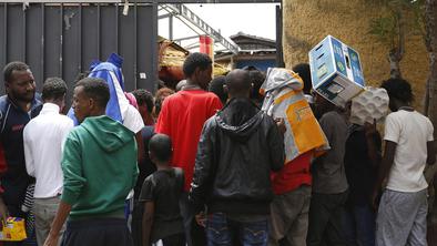 V Italiji kaos, policija posredovala proti migrantom