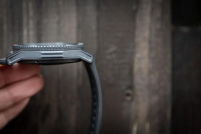 Oblikovana zasnova in uporabljeni materiali jasno nakazujejo, da je pametna ura Huawei Watch GT 3 SE namenjena bolj rekreativcem kot modnim navdušencem. | Foto: Ana Kovač