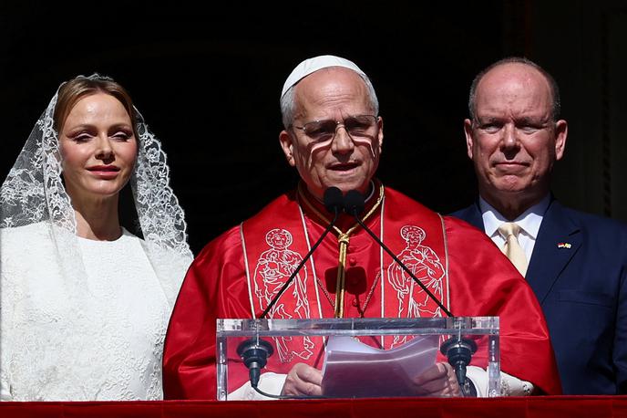 Papež Leon v Monaku | Papeža, ki je iz Rima prispel s helikopterjem, sta v Monaku sprejela knez Albert II. in njegova žena Charlene. | Foto Reuters