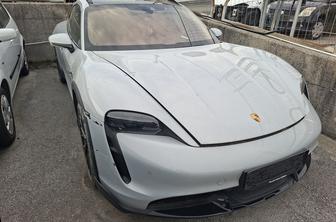 Nov skoraj 200 tisoč, na dražbi za 40 tisoč evrov: naprodaj Porsche Taycan #foto