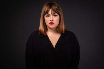 Nika Kovač: O genocidu in stradanju ljudi v Gazi ter slovenski politiki, ki se boji sveta brez sadnih jogurtov