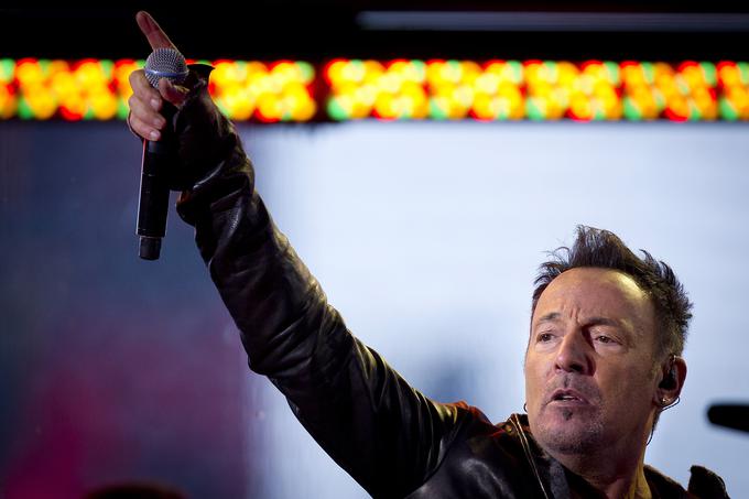 "Zakaj bi bil v depresiji Bruce Springsteen??? Ima vse. Je rocker. Bogat. Uspešen. Napolni in razproda stadion poljubne velikosti. Ženske omedlijo, če se ga le dotaknejo." | Foto: Reuters