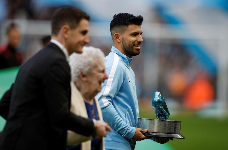 Sergio Agüero, ki je pred dnevi postal tudi najboljši strelec Cityja vseh časov, v tej sezoni mrežo nasprotnika zatrese na vsakih 95 minut. | Foto: Reuters