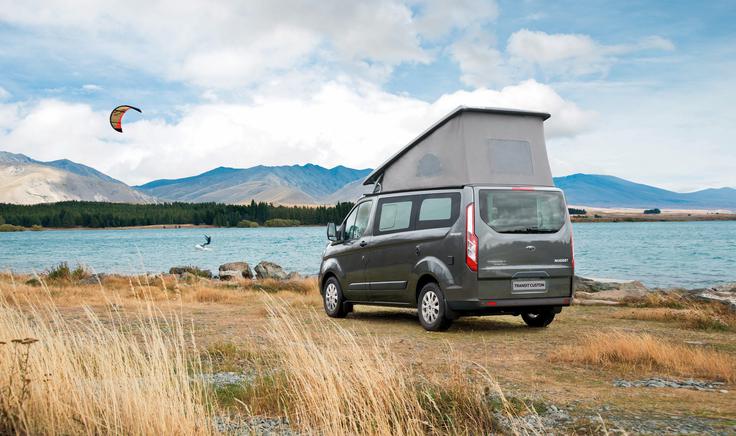 Ford je za predelavo in nadgradnjo običajnega transit customa pričel sodelovanje s svetovno znanim podjetjem Westfalia. | Foto: Ford