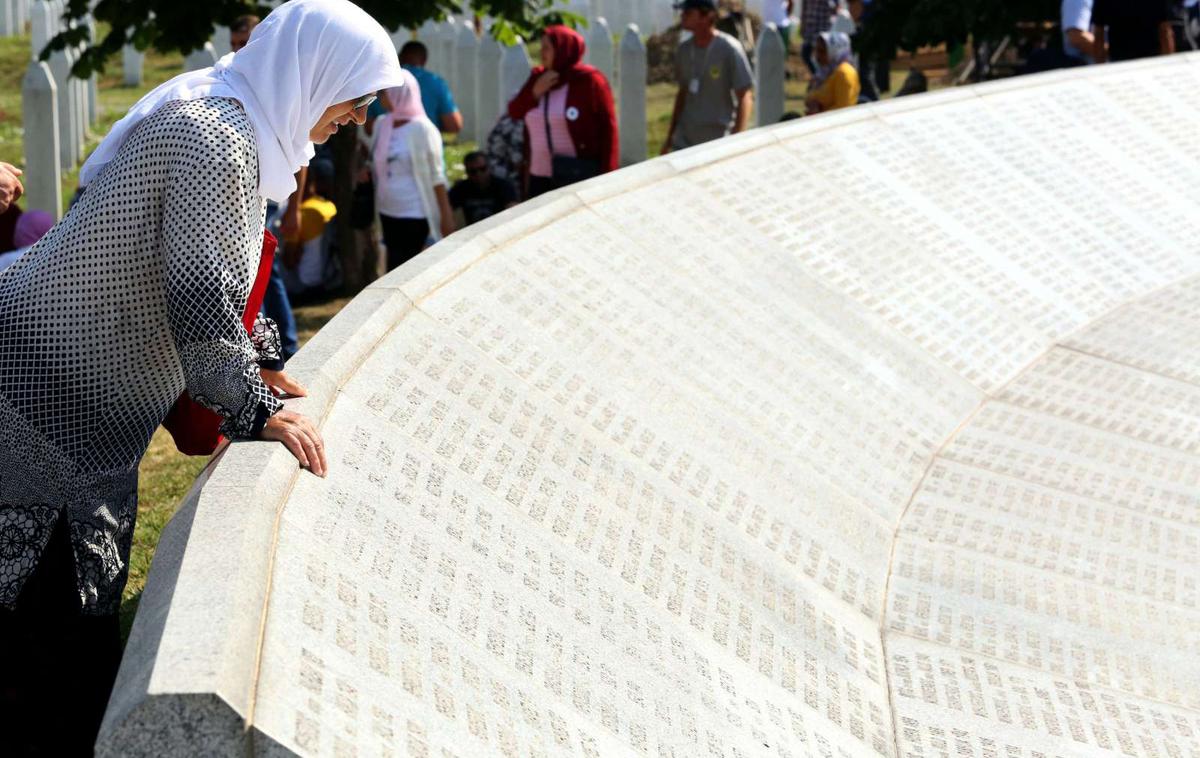Srebrenica | Na pokopališču v spominskem centru v Potočarih so ob 26. obletnici pokola pokopali še posmrtne ostanke 19 žrtev. | Foto STA