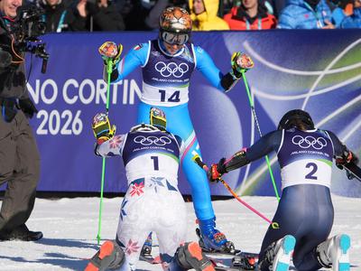 Brignone zaradi bolečin odpovedala nastop, Štuhec zgodaj na progo