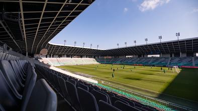 Šport Ljubljana pojasnjuje, zakaj je zelenica v Stožicah tako načeta