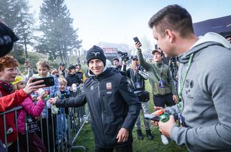 Tadej Pogačar bi se še družil z navijači: če bo interes, bo Pogi Challenge postal tradicija